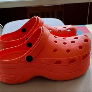 Mackin J Platform Crocs